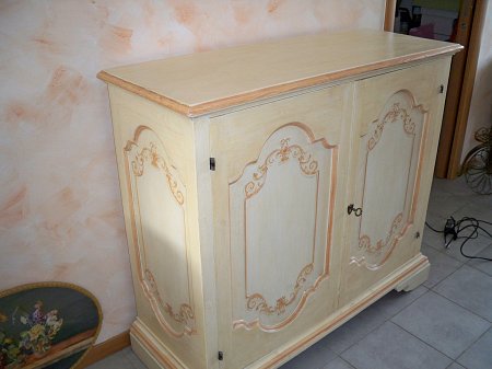 credenza francese dipinta  shabby chic con decori
