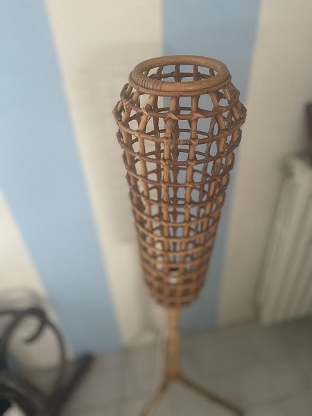 lampada da terra in bambu
