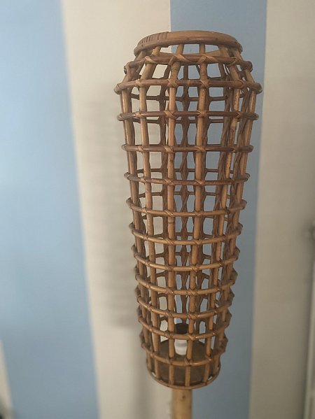lampada da terra in bambu