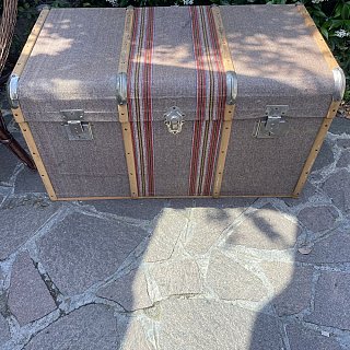 baule con stoffa a righe